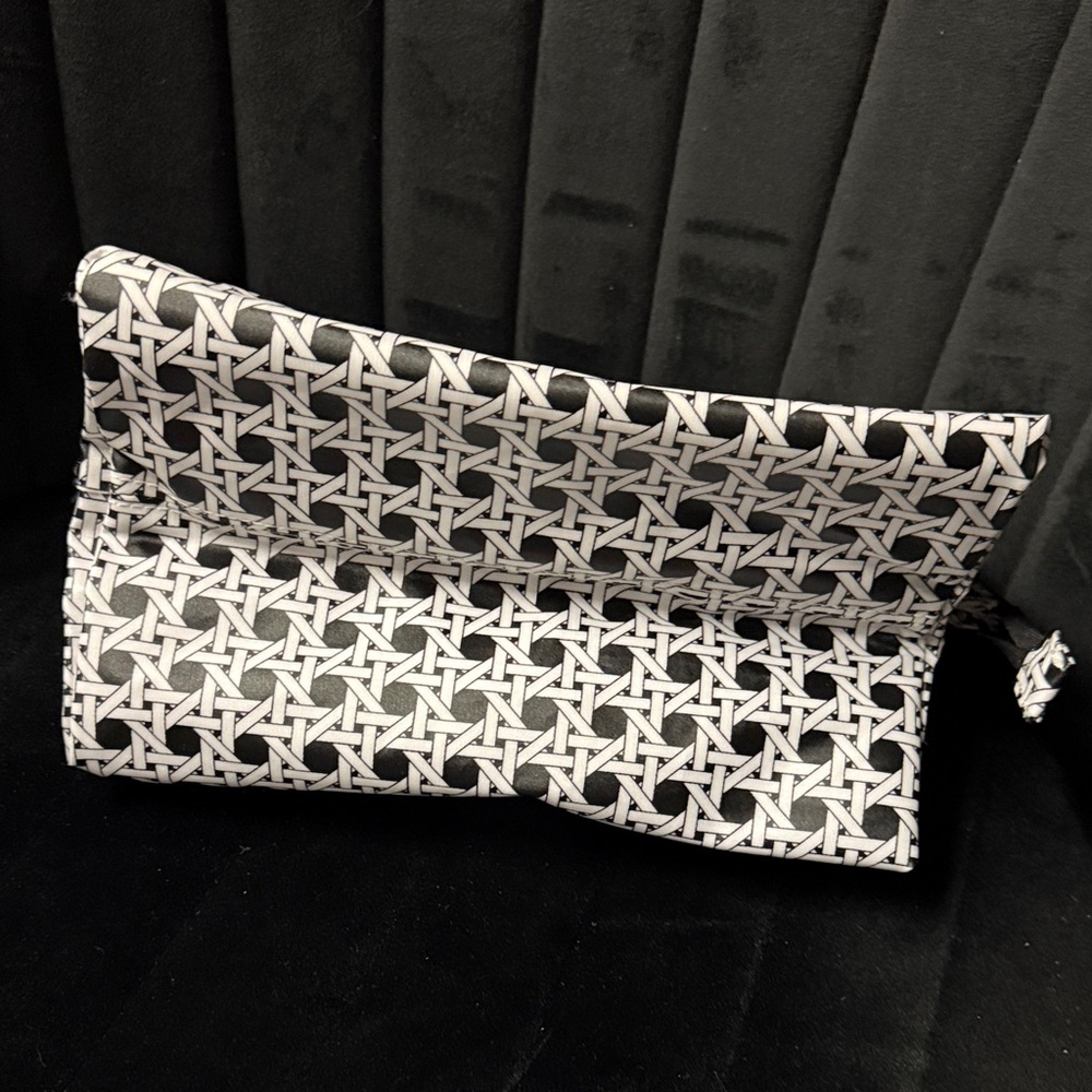 New NWT Scout Cane Fonda Big Mouth Toiletry Bag Black and White Geometric - Picture 5 of 5